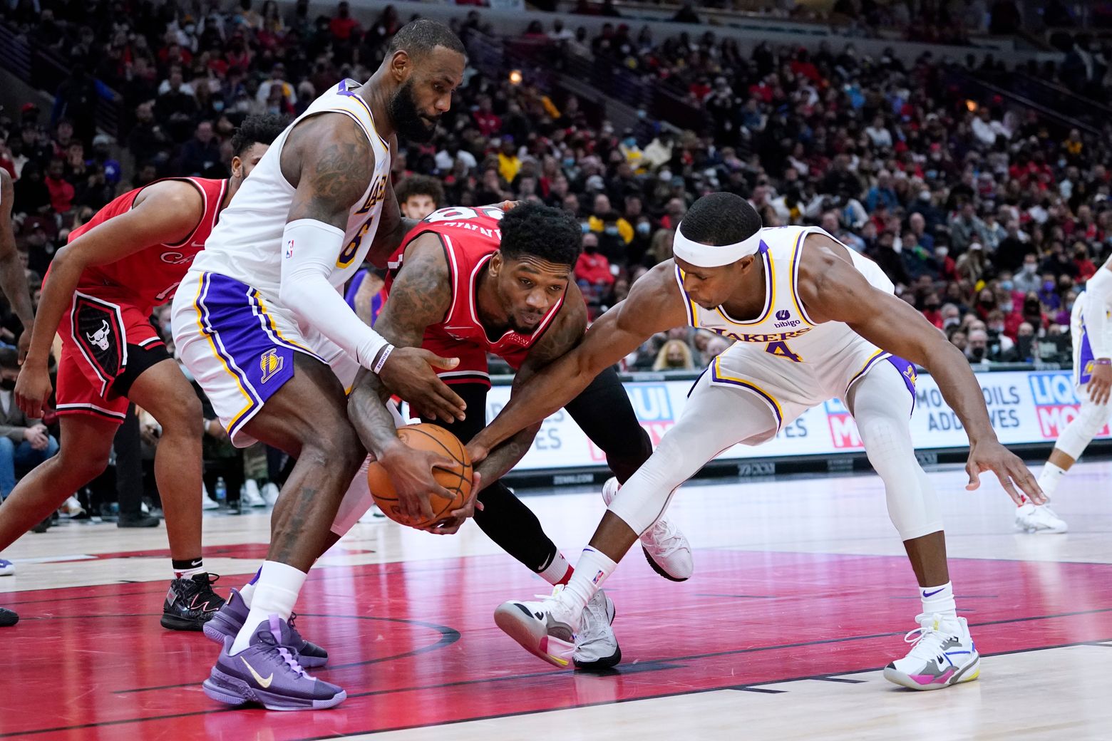 DeRozan leads Bulls over Lakers 115-110 in team's return | The Seattle Times