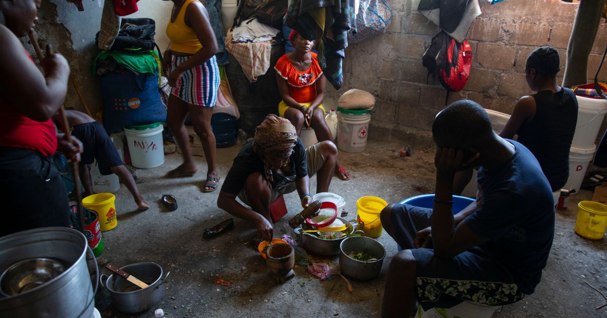 Saat kekerasan di Haiti melonjak, kelompok bantuan berjuang untuk membantu