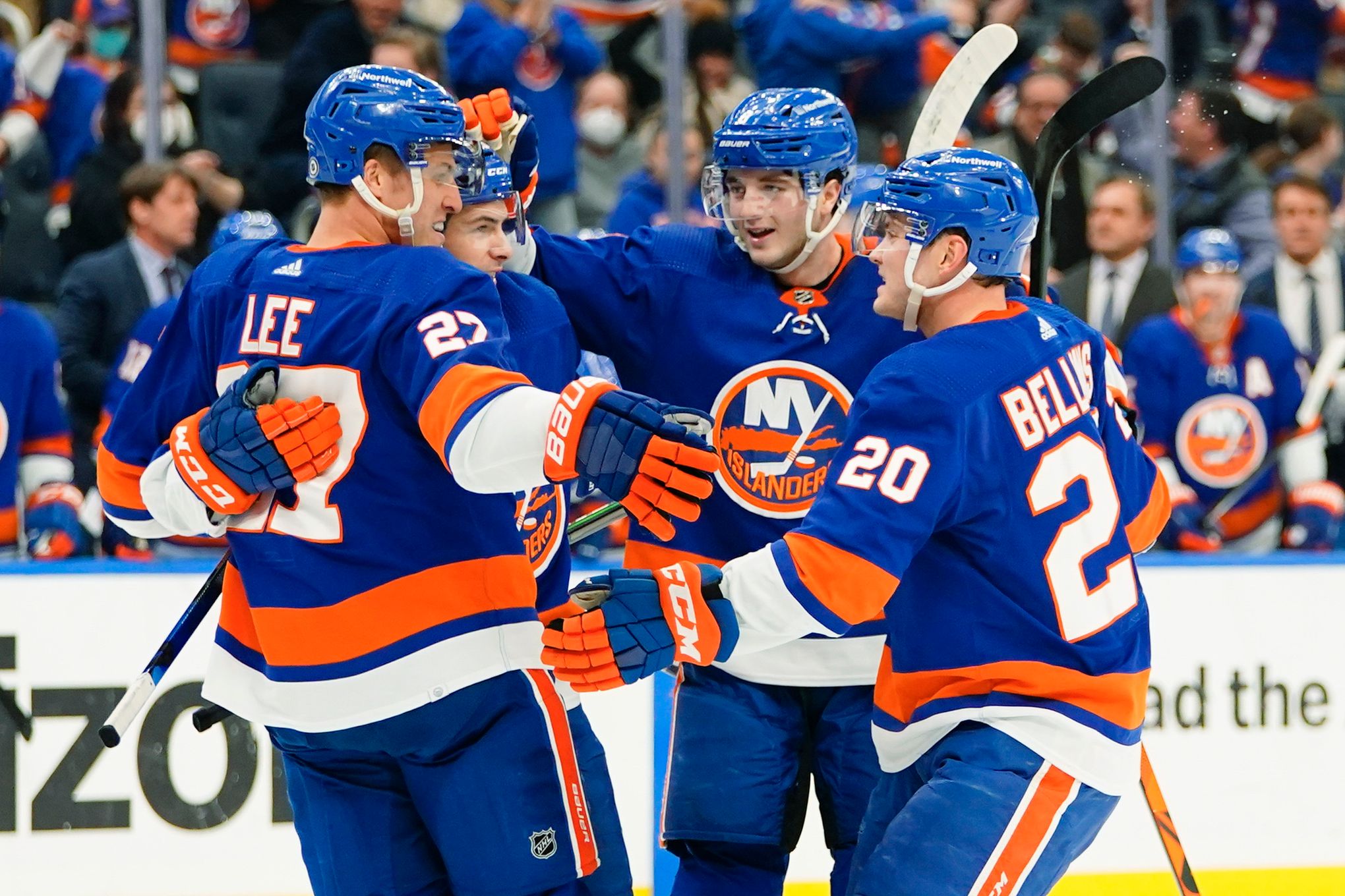 Palmieri has 2 goals, assist as Islanders beat Devils 5-1 - The