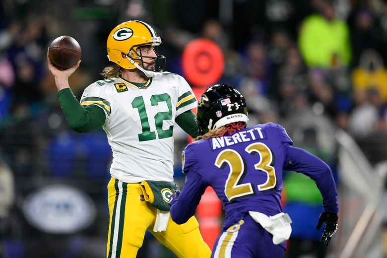 Rodgers breaks Favre's Packers record for career TD passes