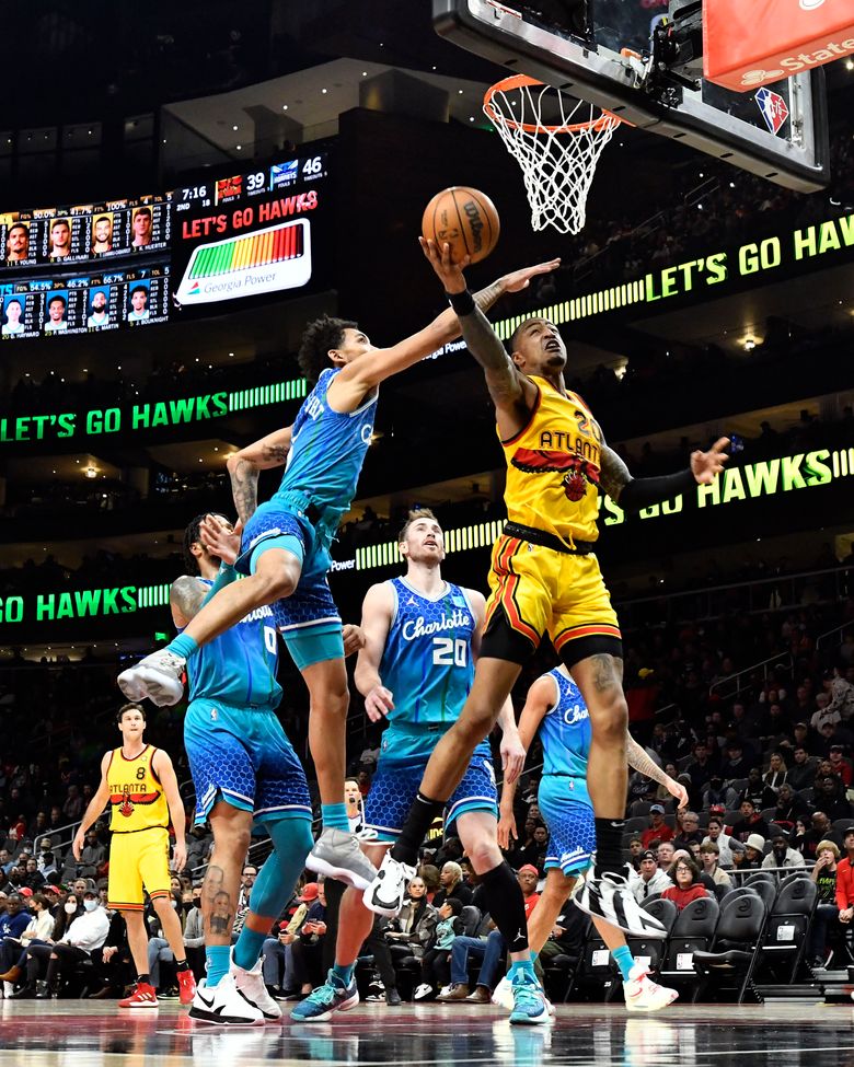 Short-handed Hornets lean on 3-pointers, top Hawks 130-127