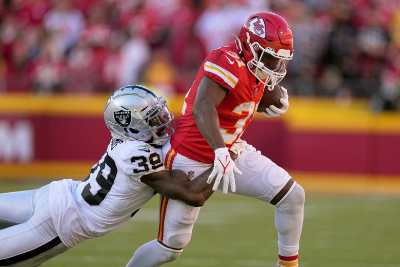 Chiefs roll to record-setting 48-9 victory over Raiders