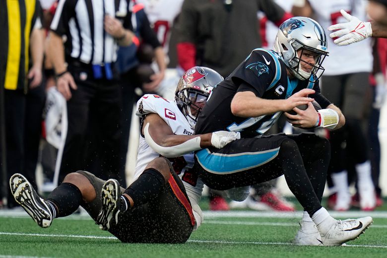 Tom Brady, Bucs rout Panthers to clinch NFC South title