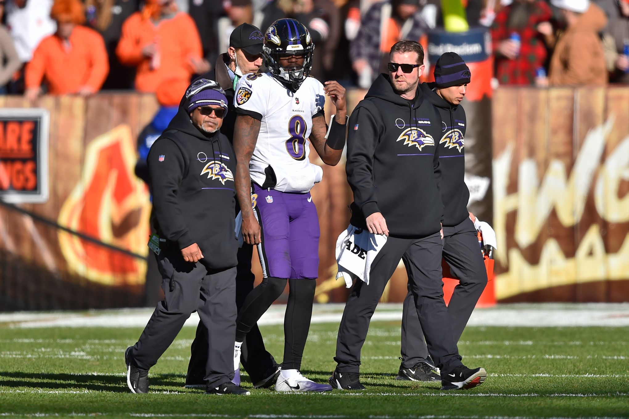 Lamar Jackson's knee injury leads to Ravens making QB move