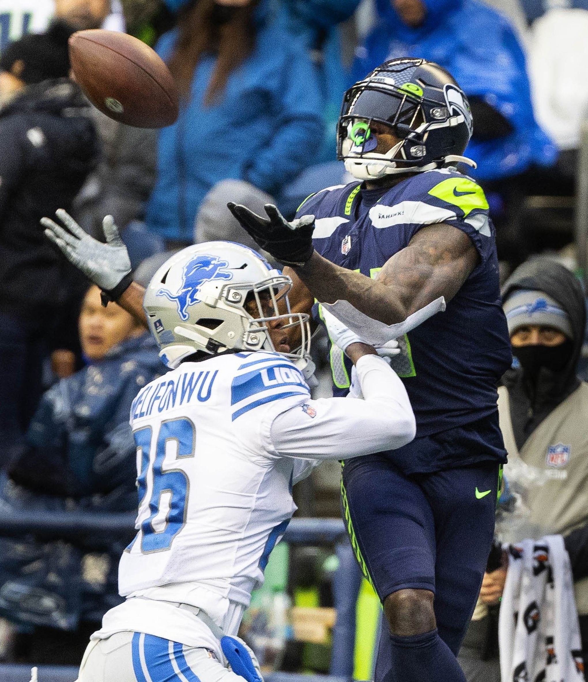 Seahawks: DK Metcalf leaves Lions game early after massive hit