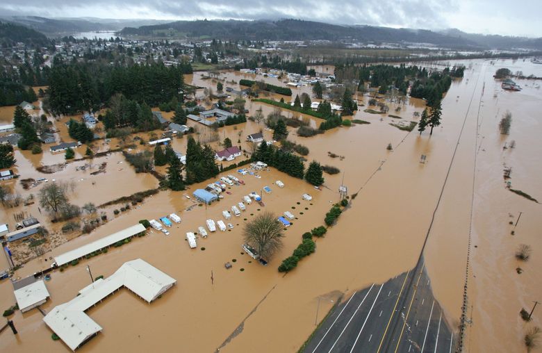 Residents fight to keep waters at bay in Chehalis area, where threat of floods is a constant | The Seattle Times