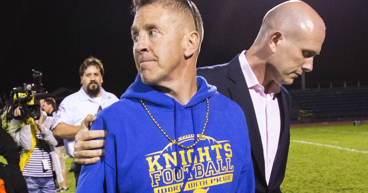 Mahkamah Agung AS untuk mengadili kasus mantan pelatih sepak bola Bremerton High yang menolak untuk berhenti berdoa di lapangan