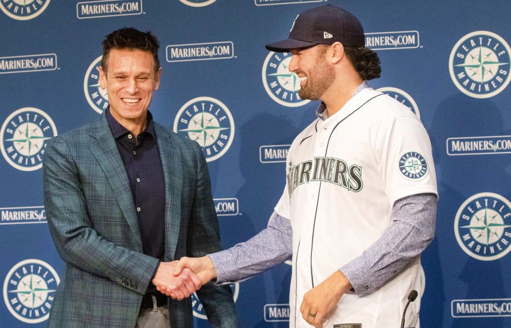 Larry Stone: Mariners' new third baseman Eugenio Suárez bringing 'good  vibes only' to his new team, Sports