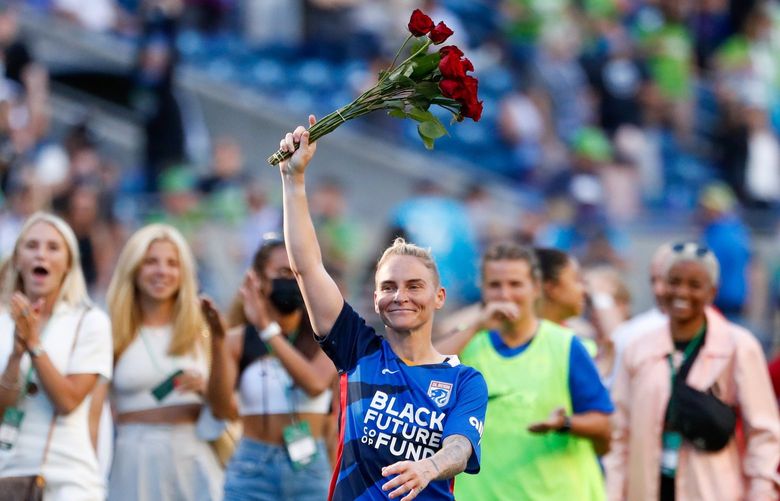 Lumen Field – OL Reign vs. Portland Thorns – 082921

OL Reign midfielder Jess Fishlock holds a bouquet of roses after a win against the Portland Thorns FC Sunday, Aug. 29, 2021, in Seattle, Wash. 218052