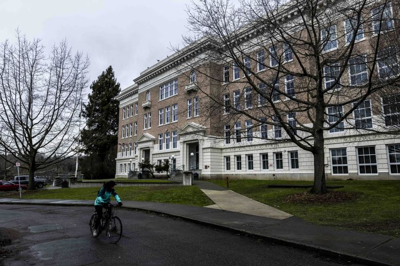 本月，一名 17 岁的学生被指控上个月在富兰克林高中进行校园枪击。 （丹尼尔·金 / 西雅图时报，2021 年）