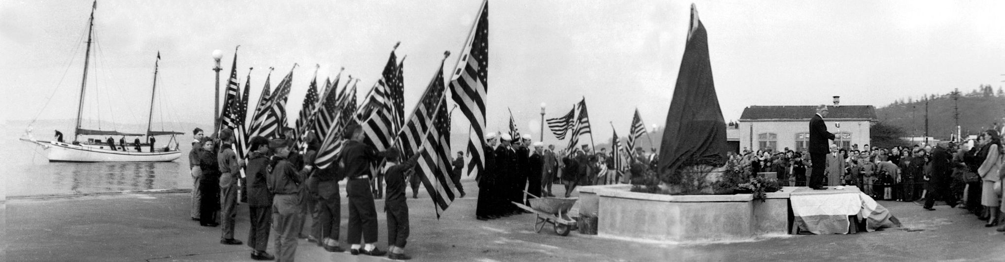 What can we learn about liberty from the replica statue at Alki Beach?