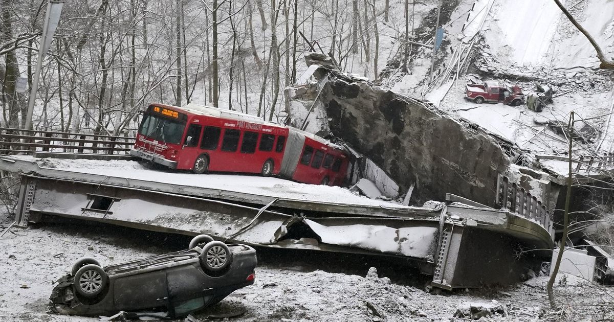 Pittsburgh bridge collapses, drops city bus into ravine | The Seattle Times