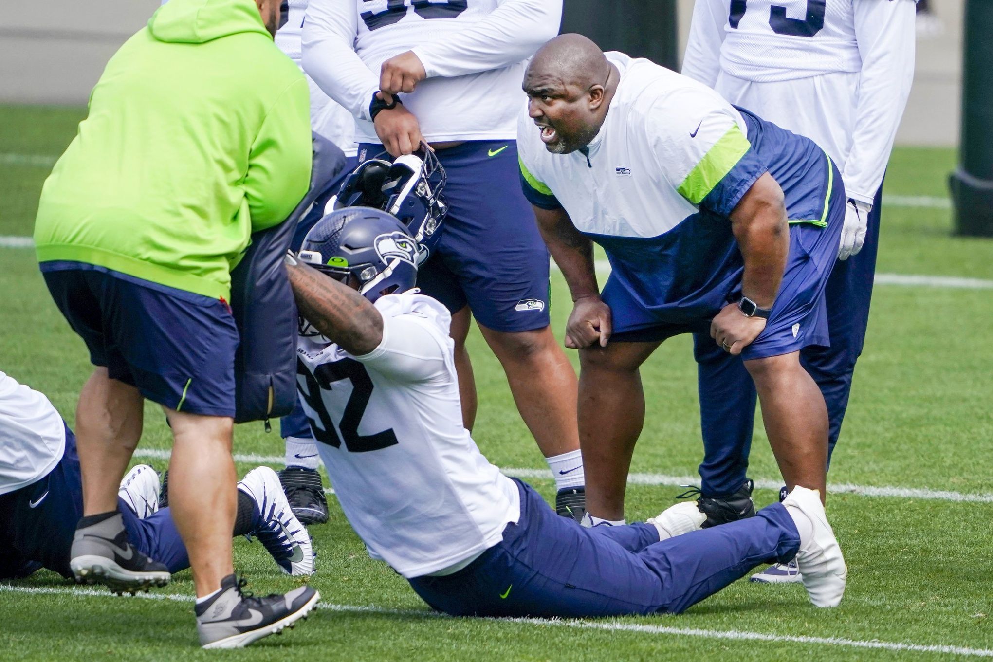 Pre-Snap Reads 5/20: Clint Hurtt explains new Seahawk defense - Field Gulls