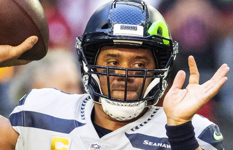Russell Wilson warms up for Sunday’s regular season finale in Glendale, AZ.
The Seattle Seahawks played the Arizona Cardinals in the regular season finale for both teams Sunday, January 9, 2022 at State Farm Stadium in Glendale, AZ. 219255