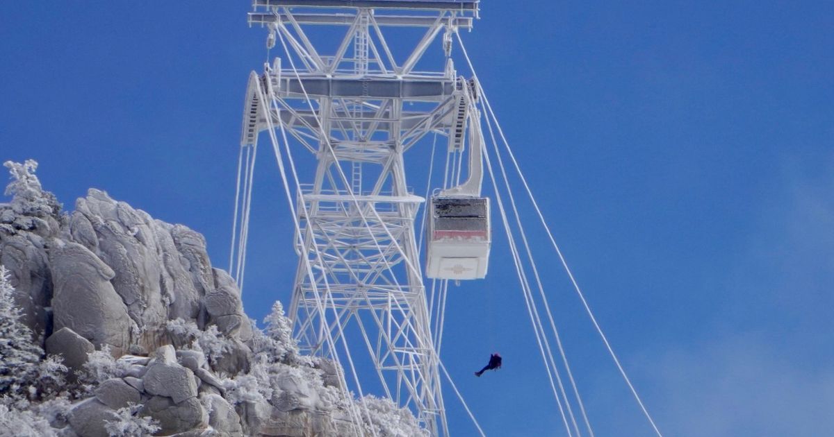 20 People Trapped Overnight On Albuquerque's Sandia Peak Tramway