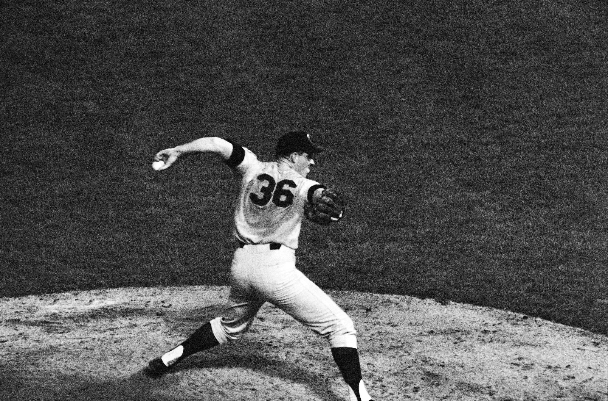 Taking some Hall of Fame advice, Jim Kaat keeps remarks short at jersey  retirement