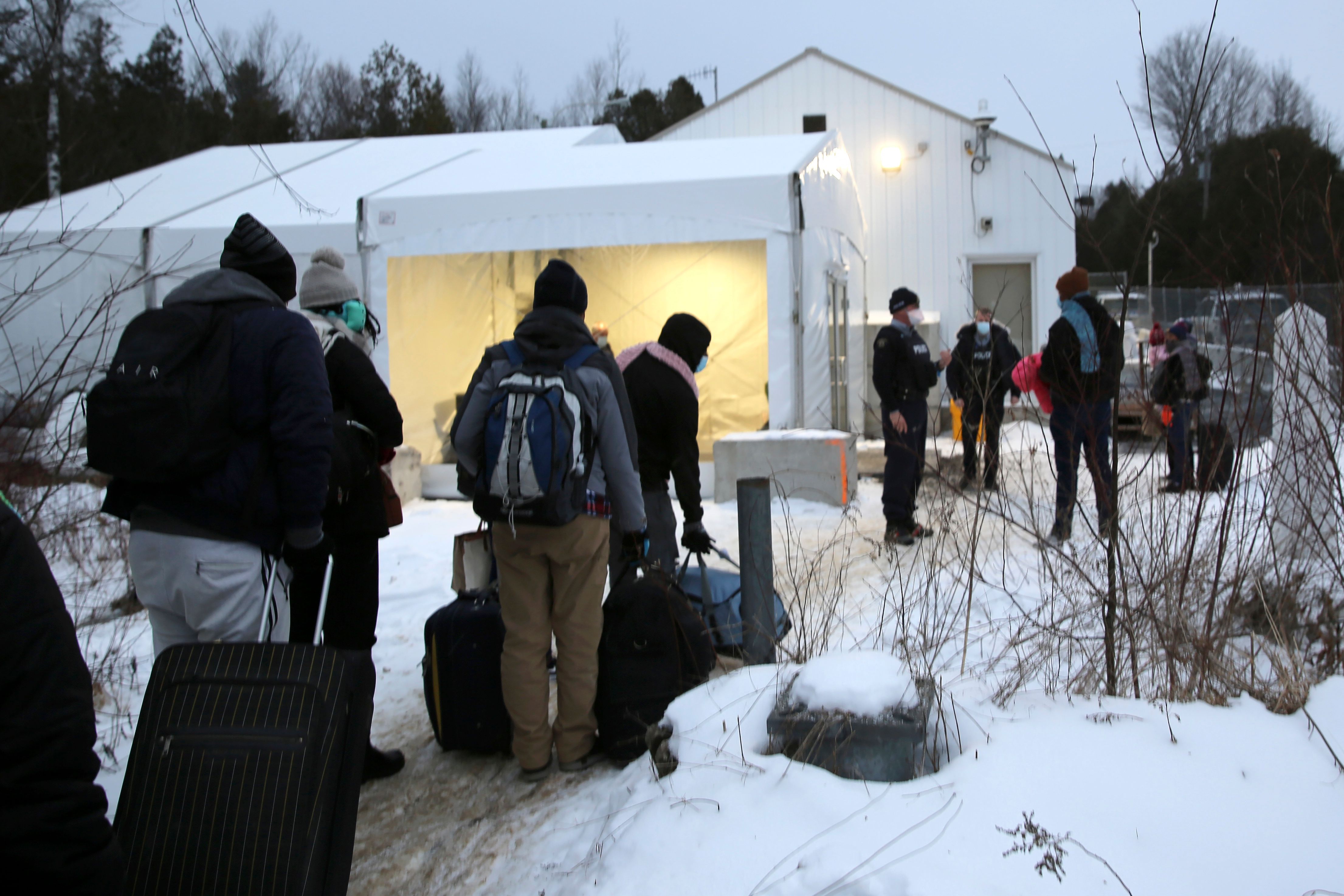 More Migrants Seek Asylum Through Reopened Canadian Border | The ...