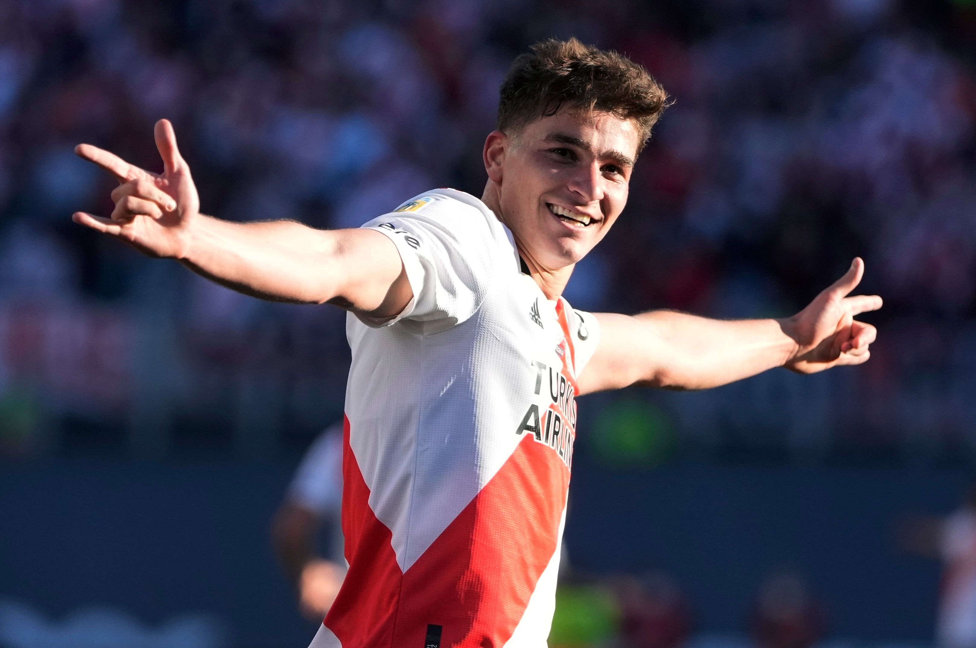 City signs Álvarez to mark start of relationship with River | The