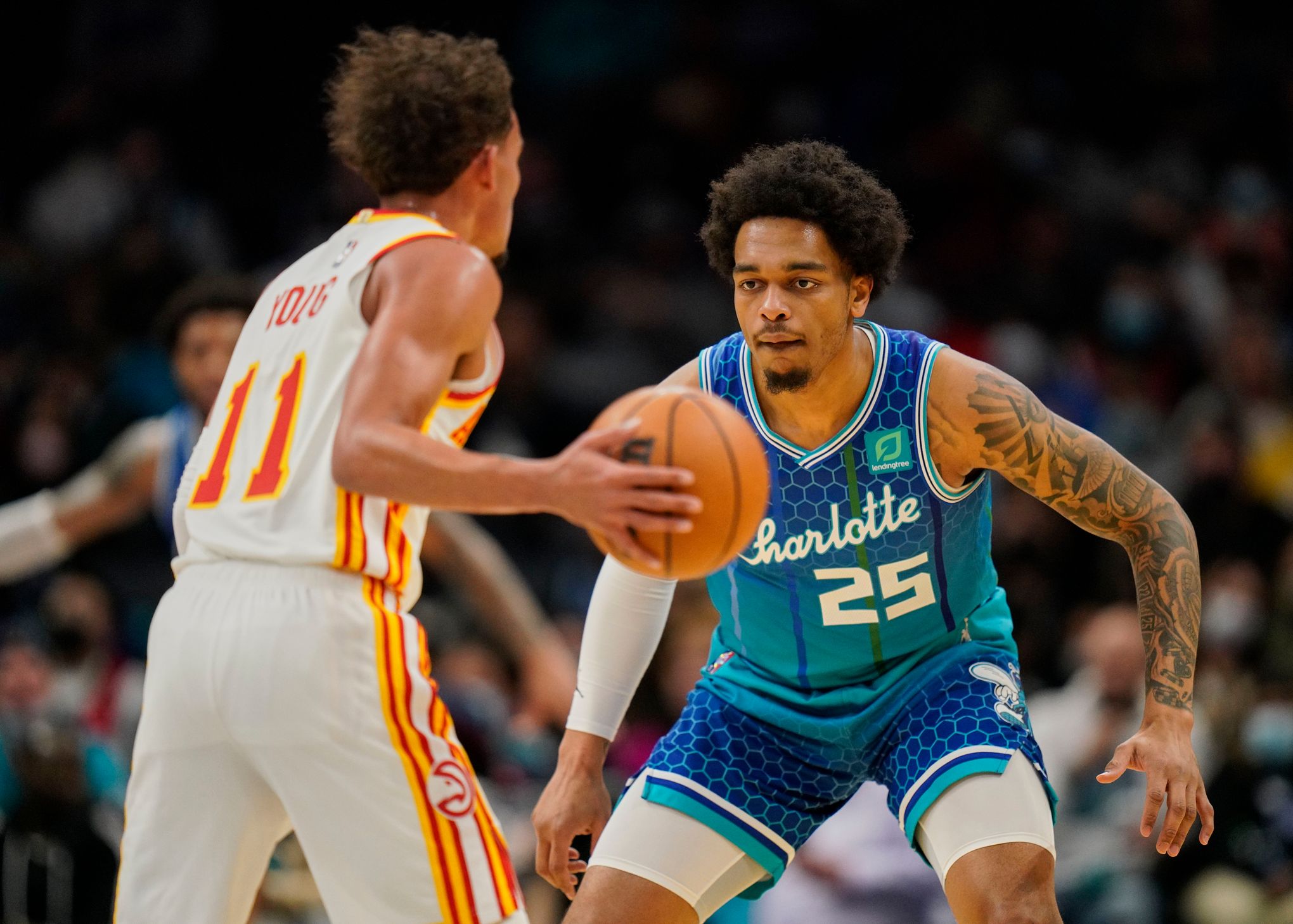 Hornets forward Kelly Oubre ejected quickly after complaining to