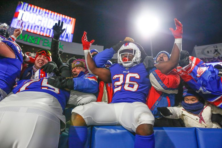 Stefon Diggs, Buffalo Bills receiver, tackles fan who sprints onto field -  Washington Times