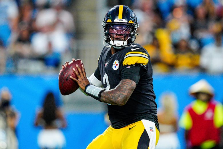 Quarterback Tommy Maddox of the Pittsburgh Steelers throws a