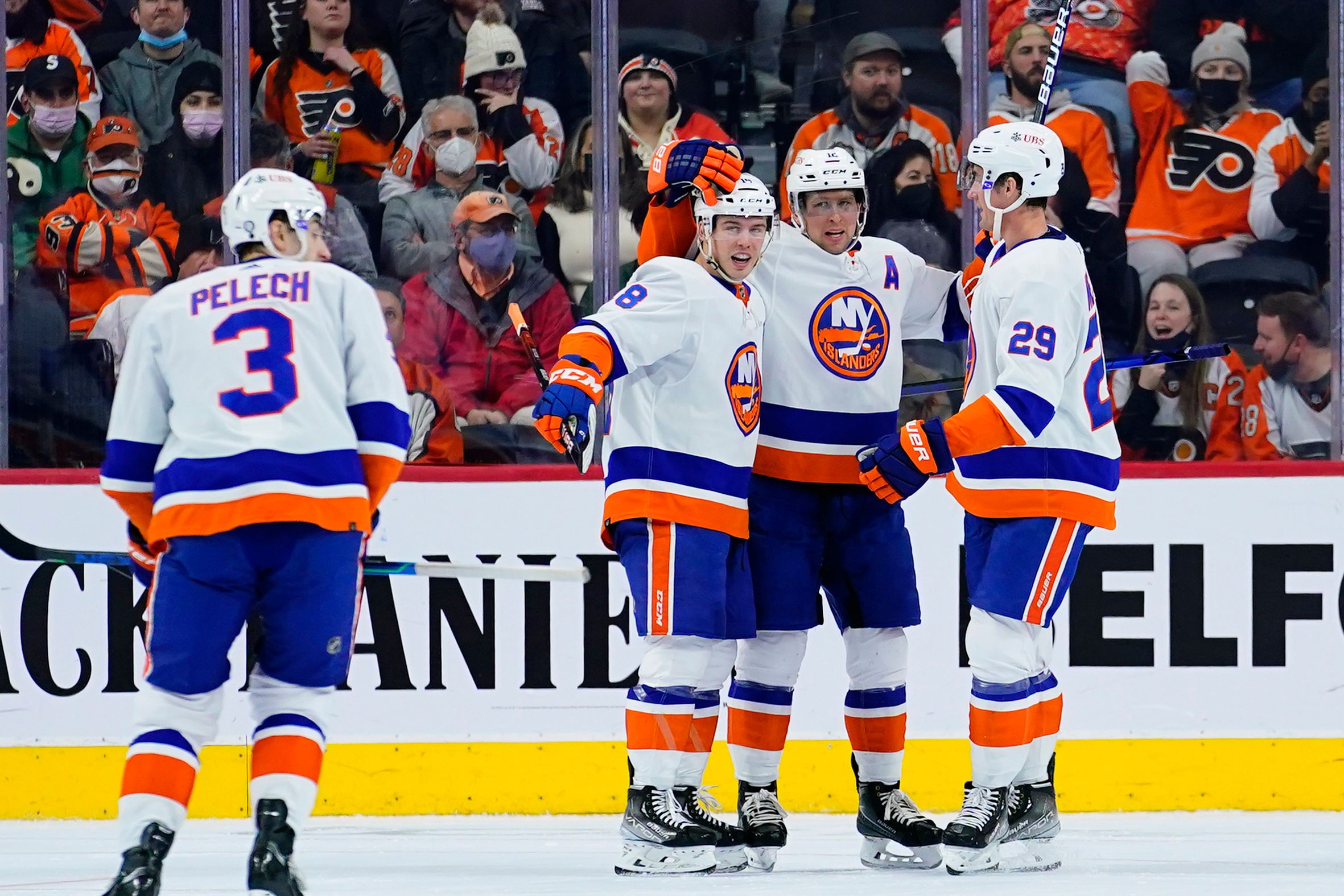 Islanders win 4 3 in shootout hand Flyers 9th straight loss The