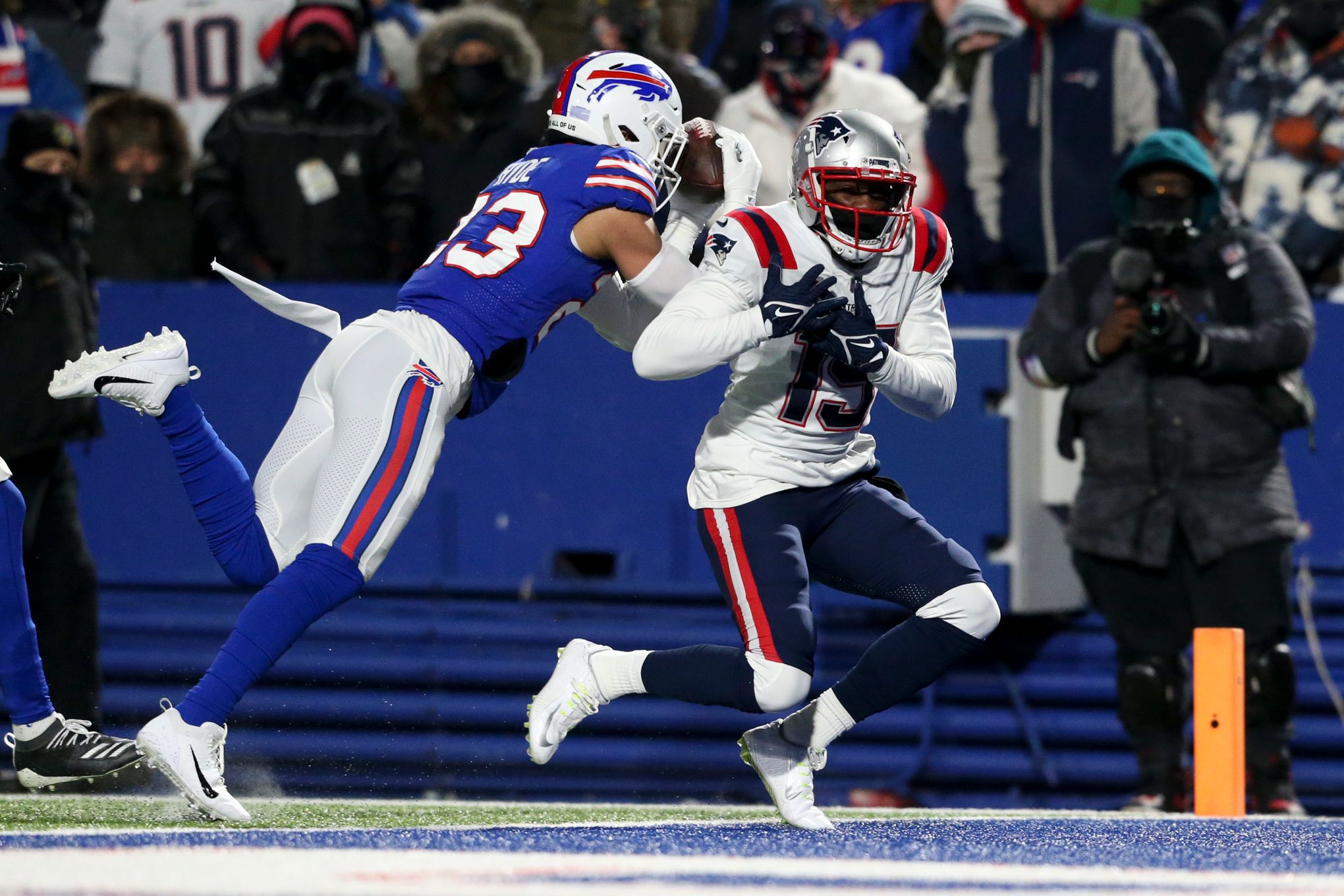 Buffalo Bills safety Micah Hyde (23) runs during the second half