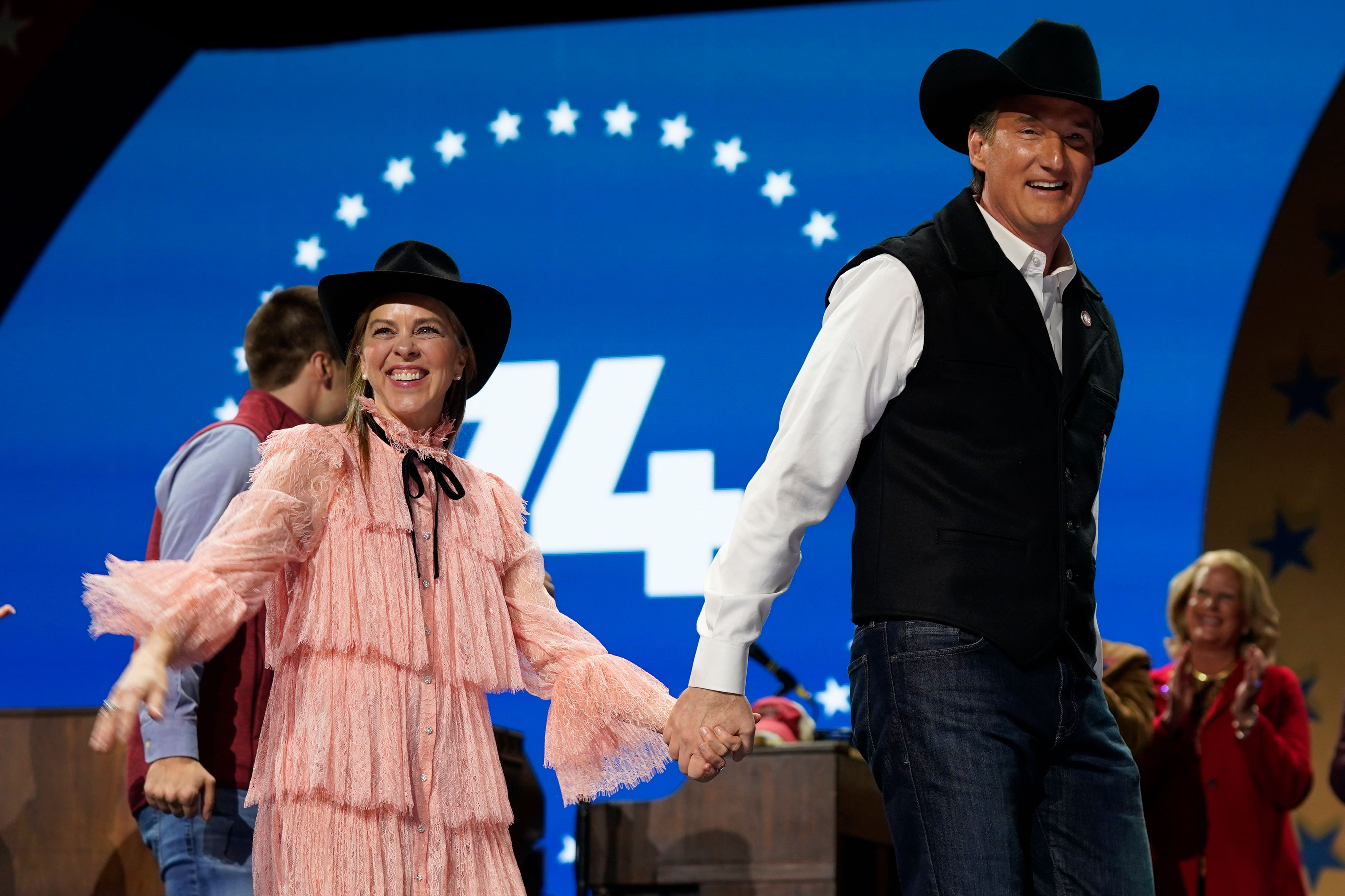 Republican Glenn Youngkin sworn in as Virginia 74th governor | The