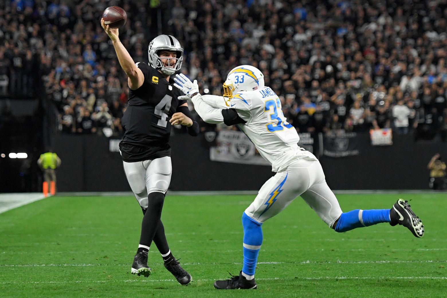 Raiders QB Derek Carr has 5 potential suitors in the NFL playoffs