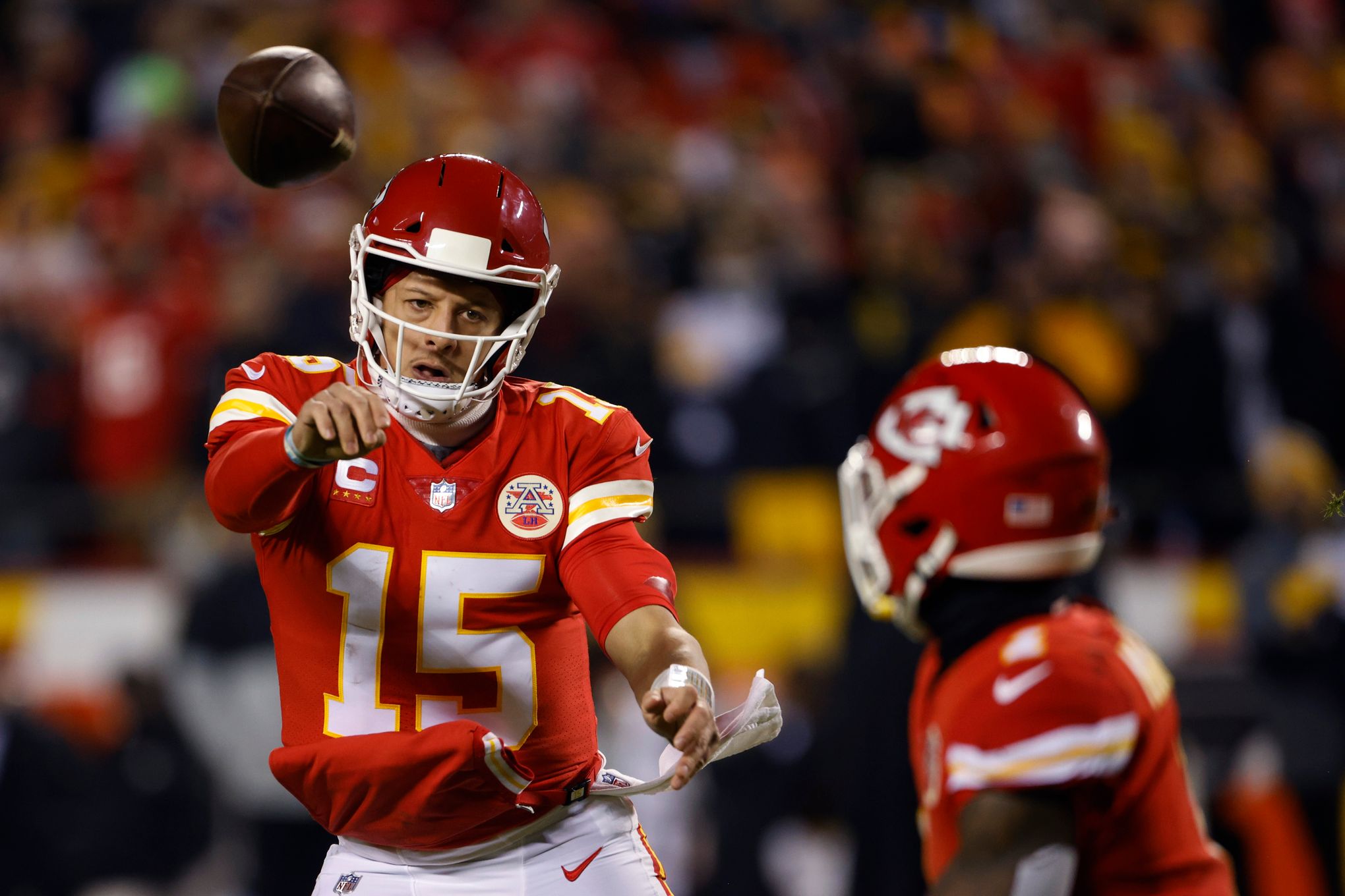 Final score: Chiefs handle Bills 38-24, win second straight AFC