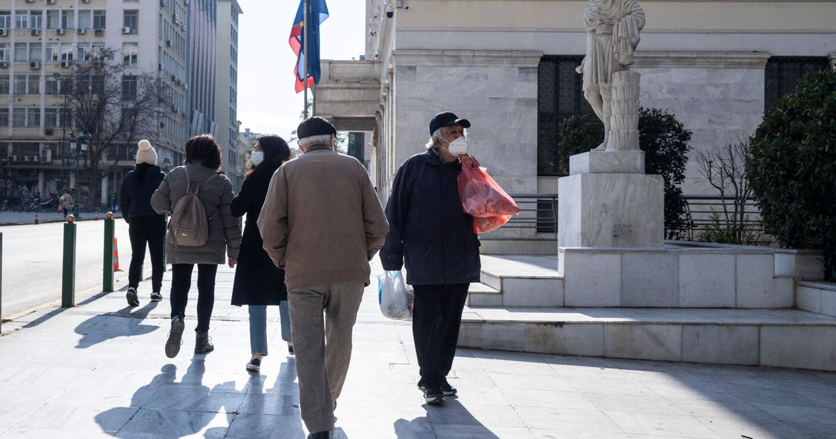 In Greece, unvaccinated people 60 and up face monthly fines The