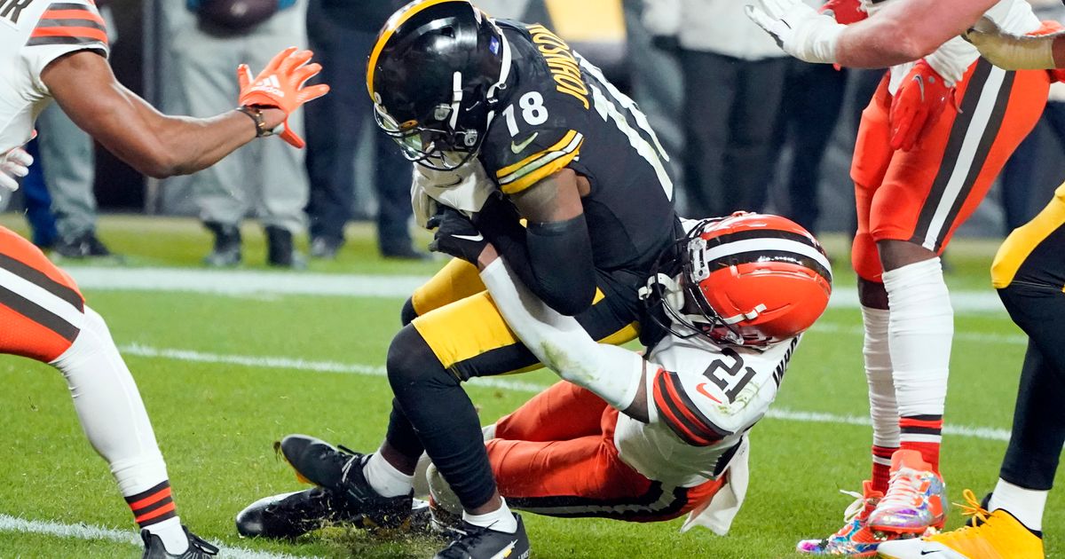 Cleveland Browns cornerback Greedy Williams hurt against Steelers