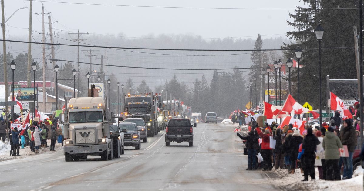 Crowd in Toronto cheers on antivaccine trucker convoy