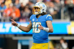 Justin Herbert, Austin Ekeler propel Chargers to 28-14 win over Raiders