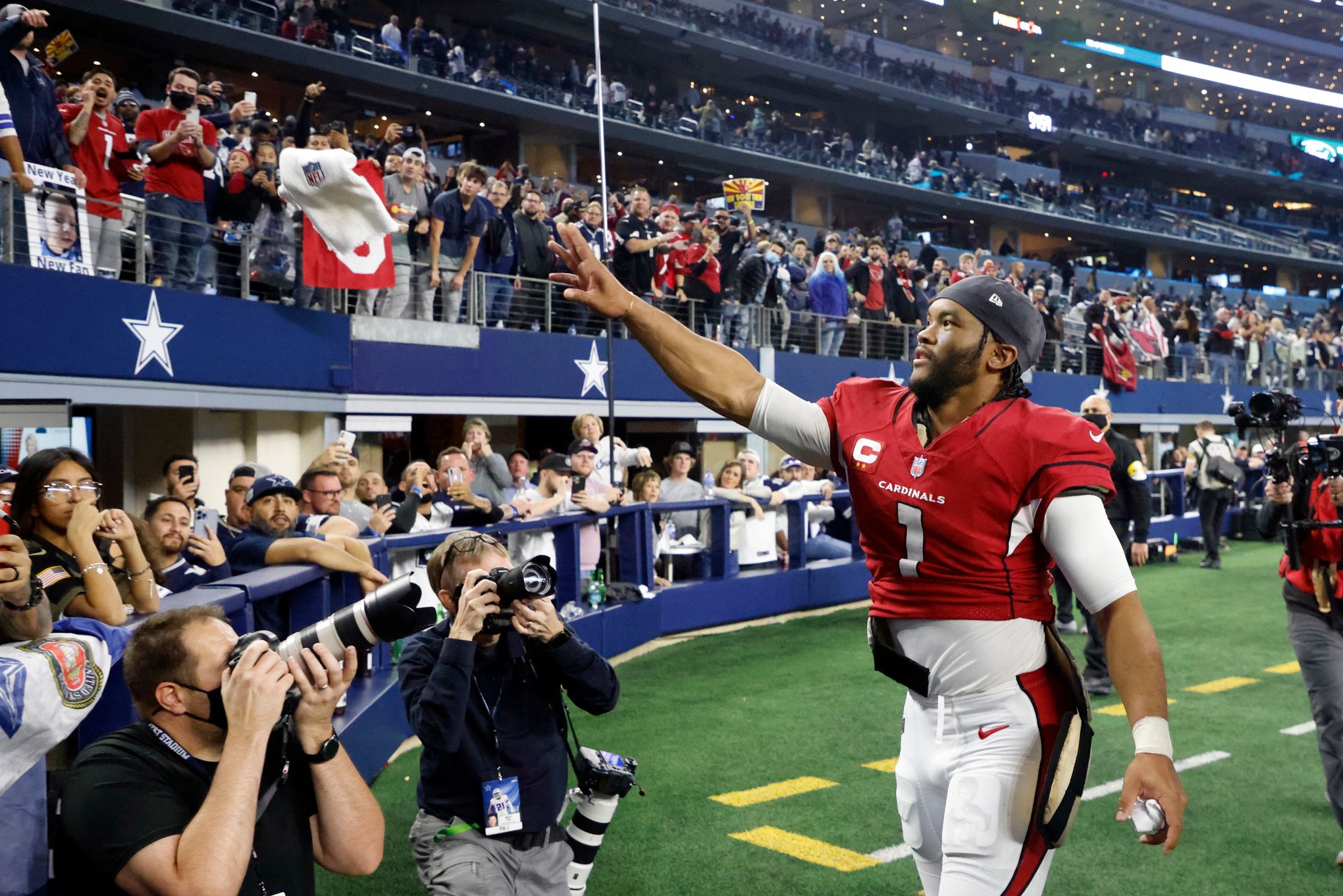 Kyler Murray accounts for 3 TDs in first game back home as a pro, Cardinals  beat Cowboys