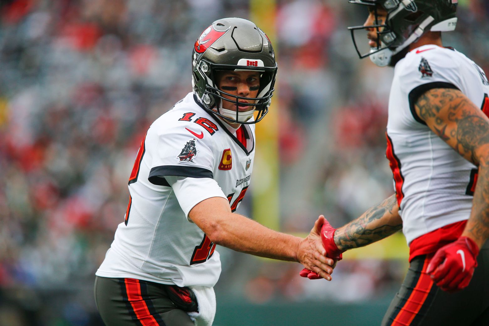 Brady, Buccaneers thriving despite losing big-name receivers