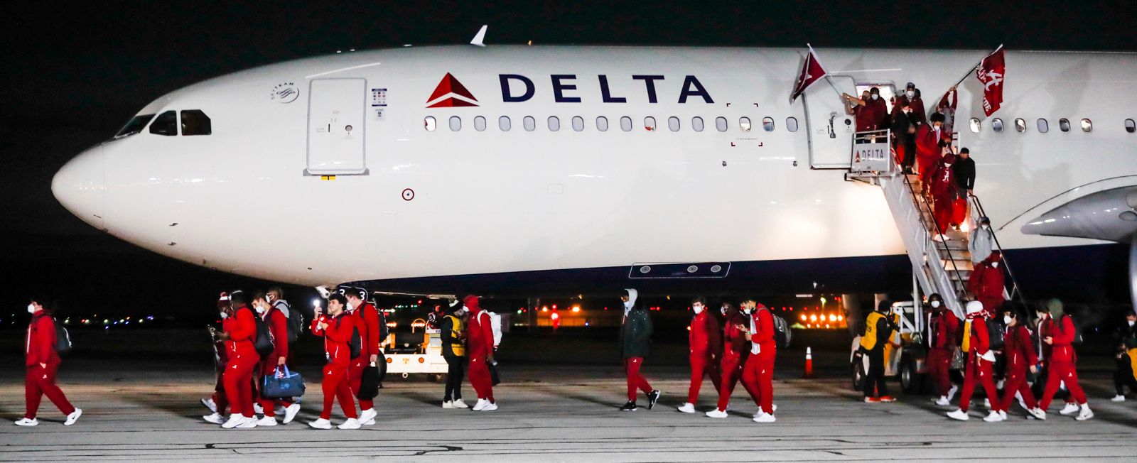 Alabama Georgia receive warm welcome in frigid Indianapolis The