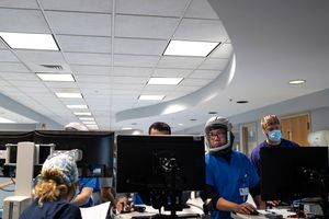 Doctors and other medical staffers make rounds in the ICU at Luminis Health Doctors Community Hospital in Lanham, Md., on Jan. 14, 2022. (Washington Post photo by Michael Robinson Chavez)
