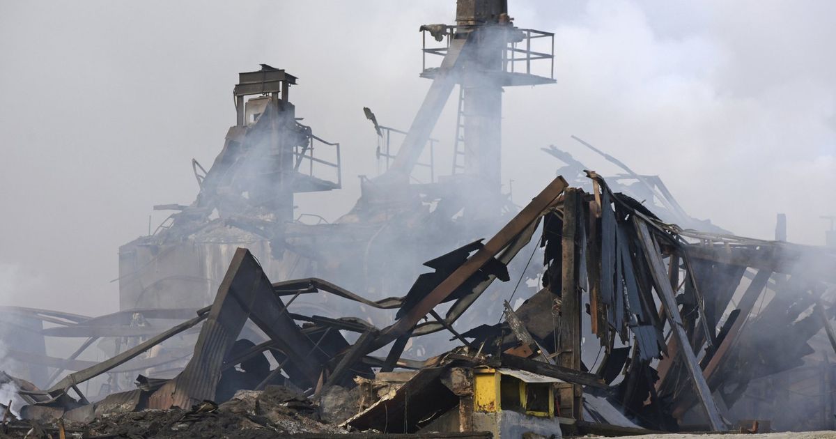 Explosion fears remain as N. Carolina fertilizer plant burns The