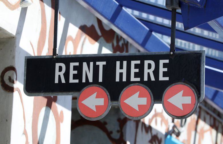 根据华盛顿州立法机构的一项提案，租户和房东可能会面临租赁规则的变化。 显示的是 2021 年 8 月西雅图弗里蒙特社区 Epicenter 公寓外的租金标志。（Ken Lambert / 西雅图时报）