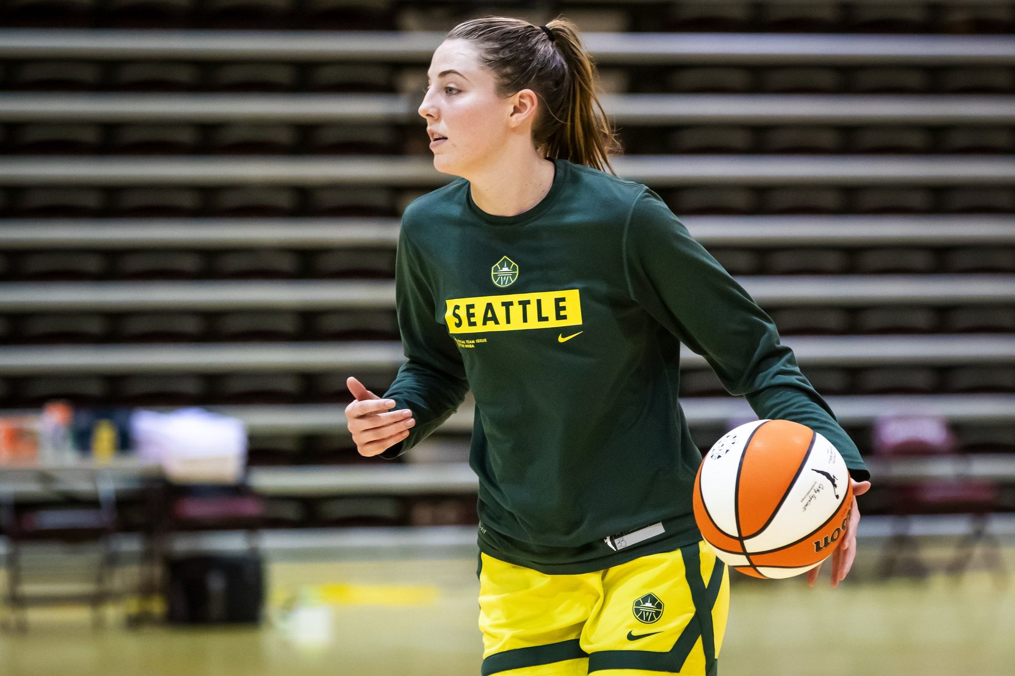 Sparks acquire Katie Lou Samuelson, 1st-round pick for Gabby