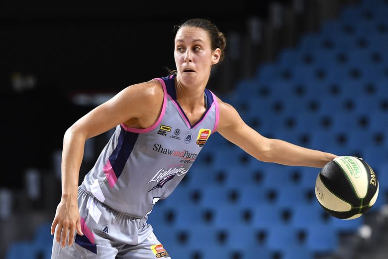 Sparks sign Azurá Stevens, introduce Stephanie Talbot as team's