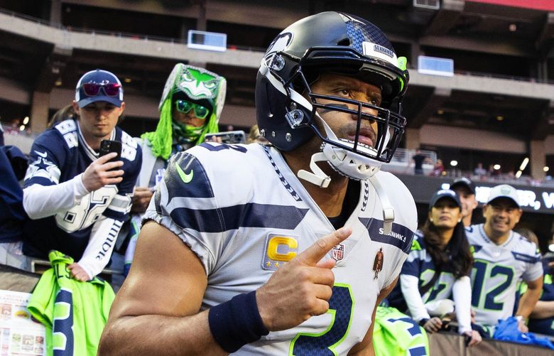 Russell Wilson takes the field in Sunday’s regular season finale.
The Seattle Seahawks played the Arizona Cardinals in the regular season finale for both teams Sunday, January 9, 2022 at State Farm Stadium in Glendale, AZ. 219255