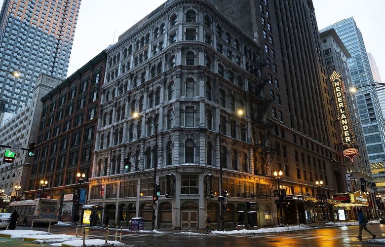 The building at 36 W. Randolph St. might be converted from second-tier office space to small apartments. (E. Jason Wambsgans/Chicago Tribune/TNS) 38969640W 38969640W