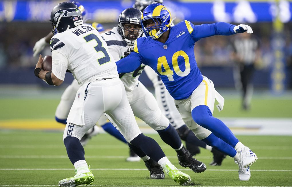 Los Angeles Rams linebacker Von Miller (40) holds up the Lombardi