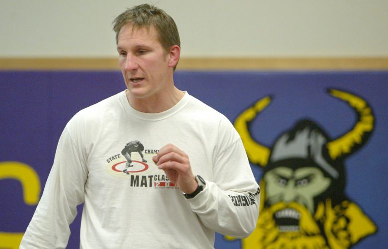 012506 JB : KELLY KUBEC, LAKE STEVENS HIGH SCHOOL WRESTLER, COACH BRENT BARNES:
Kelly Kubec is the defending Class 4A state champion last year as a sophomore at 112 pounds. He’s back at 130 pounds and is 27-2 this year.
Coach Brent Barnes gives the team a talk after practise.