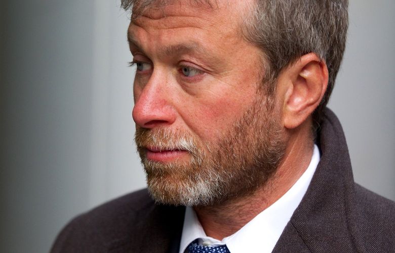 Roman Abramovich, Russian billionaire and owner of Chelsea Football Club, arrives for the start of the afternoon session at the High Court in London, U.K., on Tuesday, Jan.17, 2012. Dawson/Bloomberg