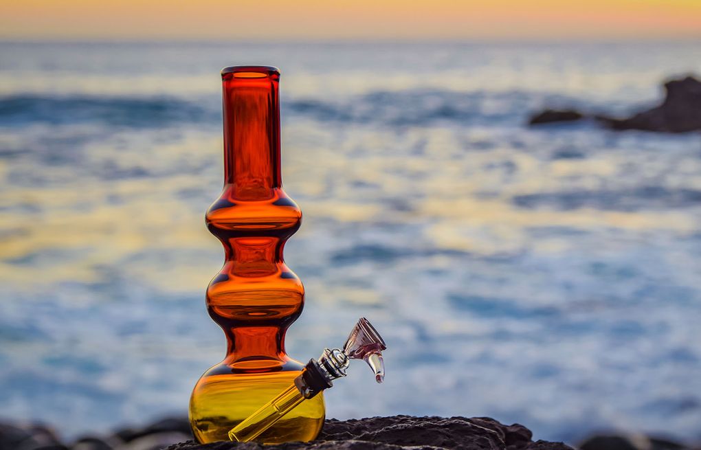 Guide to bongs: How they work and how to choose one