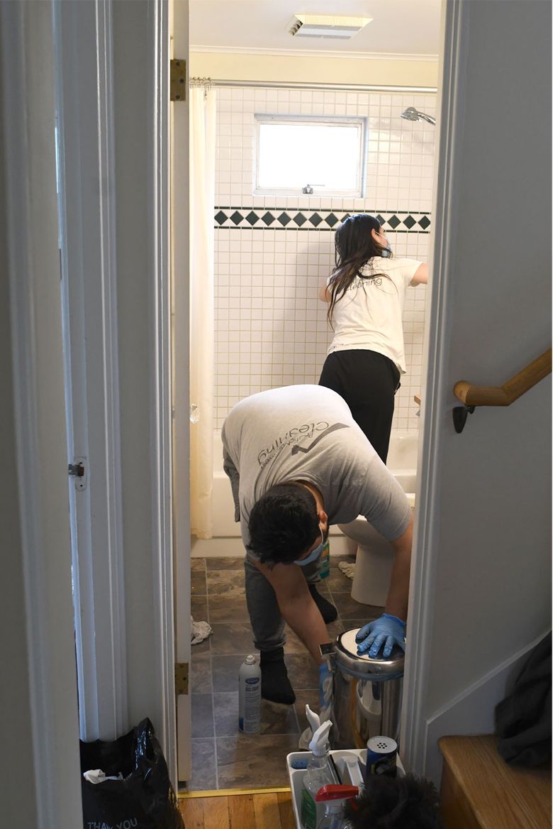 https://images.seattletimes.com/wp-content/uploads/2022/02/clean-bathroom1_0227.jpg?d=780x1168