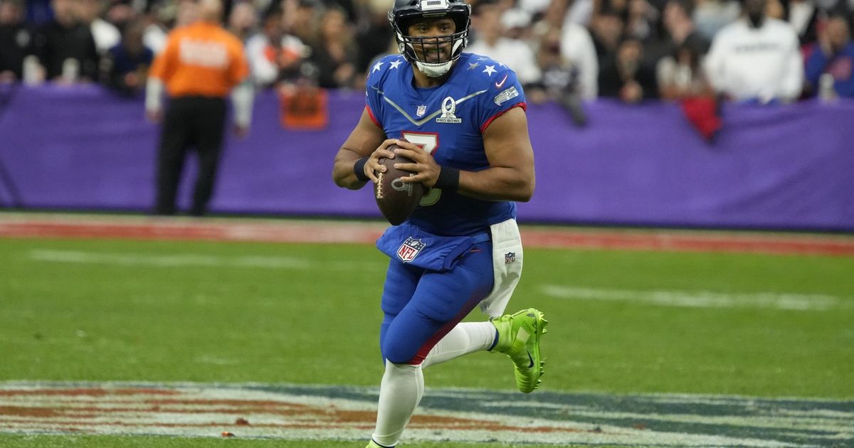 Russell Wilson receives 2022 Bart Starr Award at the Super Bowl Breakfast